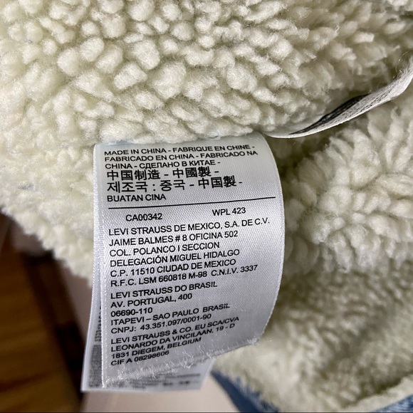 ❌SOLD❌Levi’s Sherpa Trucker Denim Jacket - Picture 6 of 8